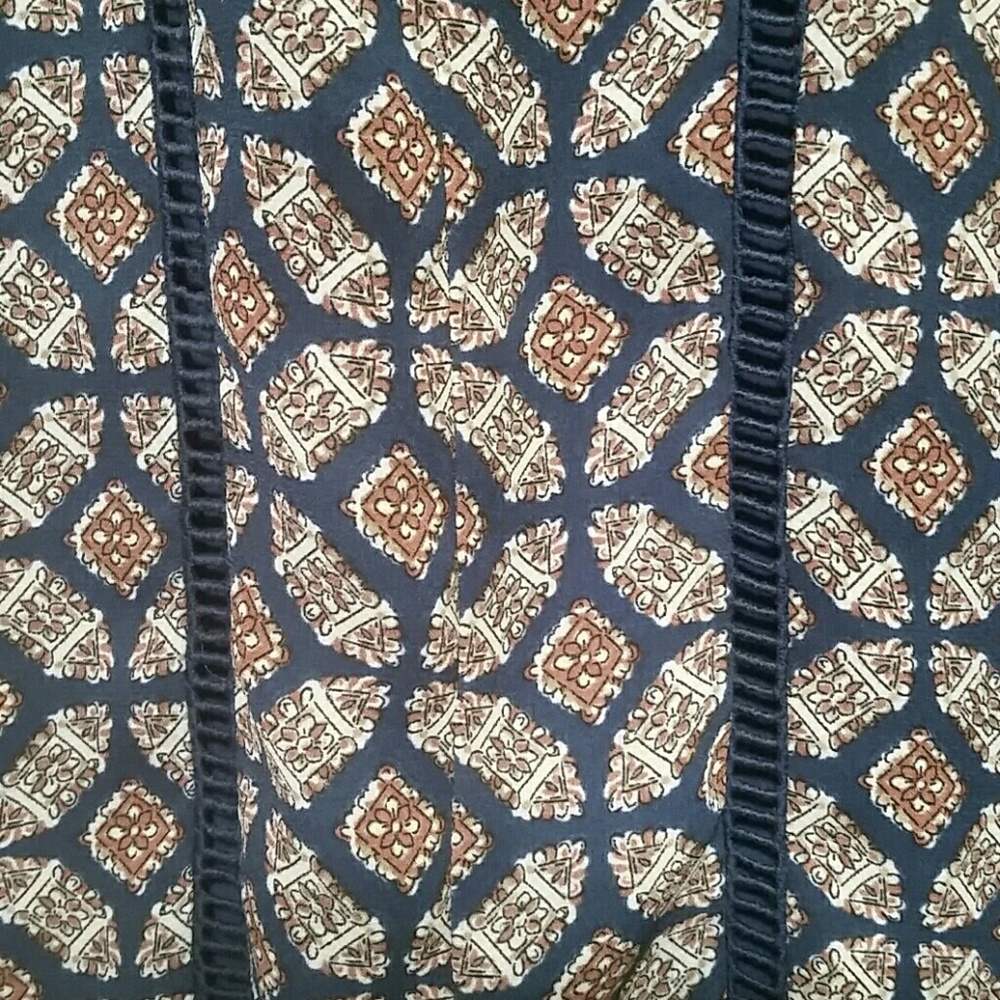 NWOT Black  Rainn Tile Print Top - Picture 6 of 8